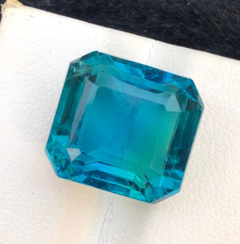 21.80 ct Dim15*13.9*10.8mm top quality natural bi color fluorite loose gemstone