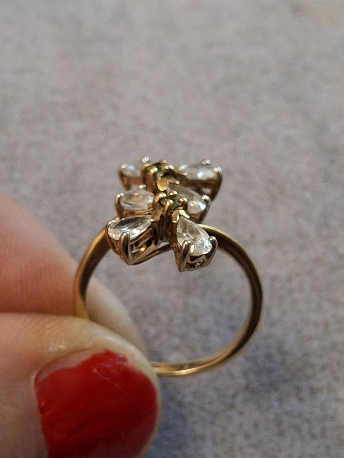 9ct Gold Crystal Flower Ring – size N