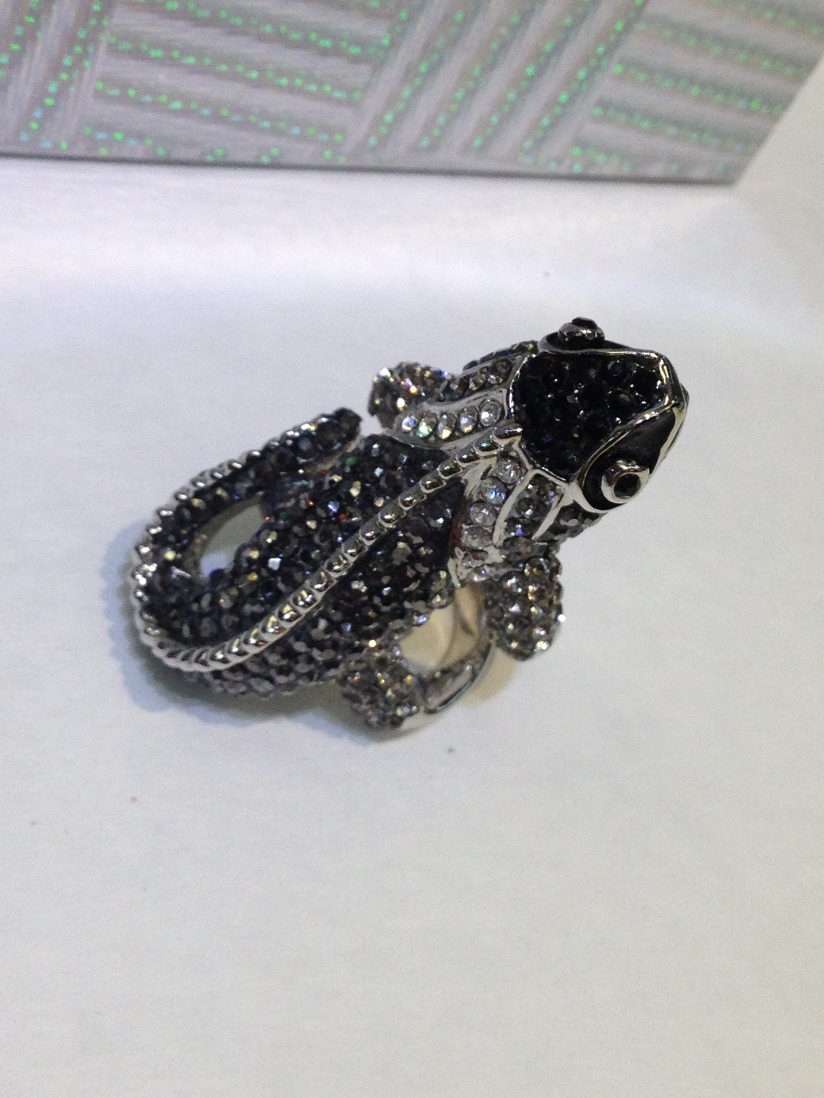 LIZARD IGUANA LADY BIG SILVER FASHION RING PRETTY BLACK WHITE STONES NEW Size 8