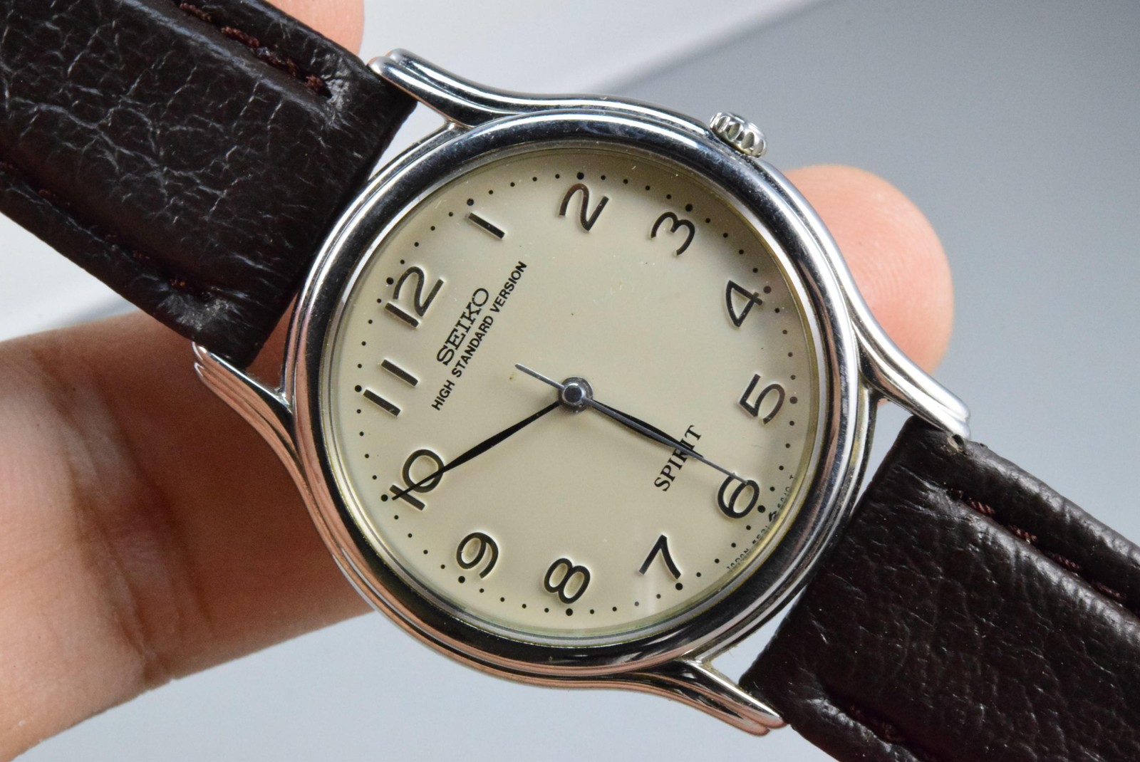 Vintage watch Seiko Contemporary Basic 5E31-6A10 Creamy Men Quartz Round 32mm