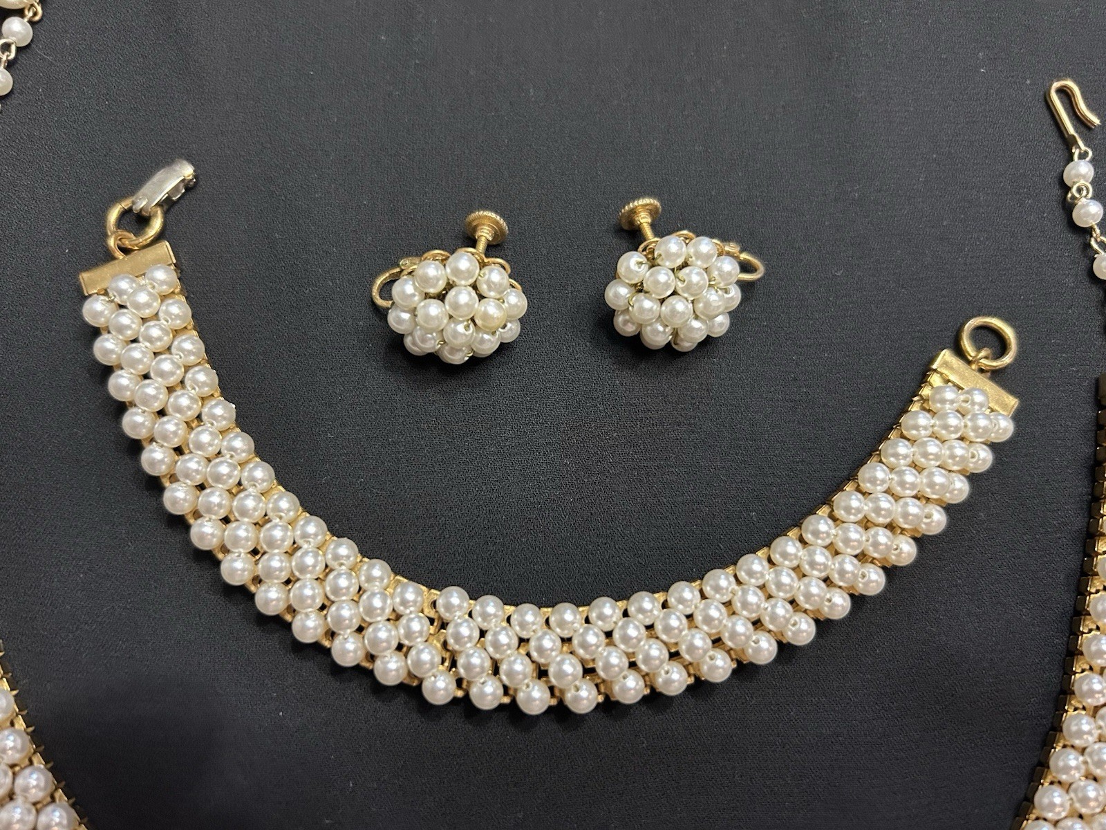 Vintage HOBE Faux Pearl~Gold Tone Jewelry Set Necklace, Bracelet,Earrings 3pc.
