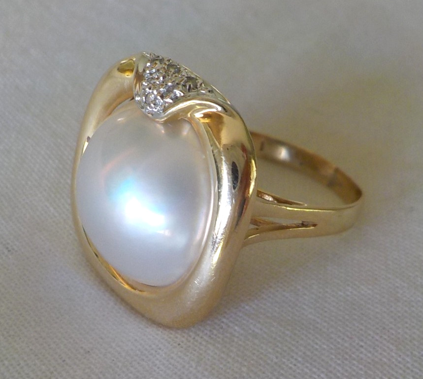 14K Yellow Gold Mabe Pearl Diamond Statement Ring – 6.40 gms, Sz 5.5, 12.8mm