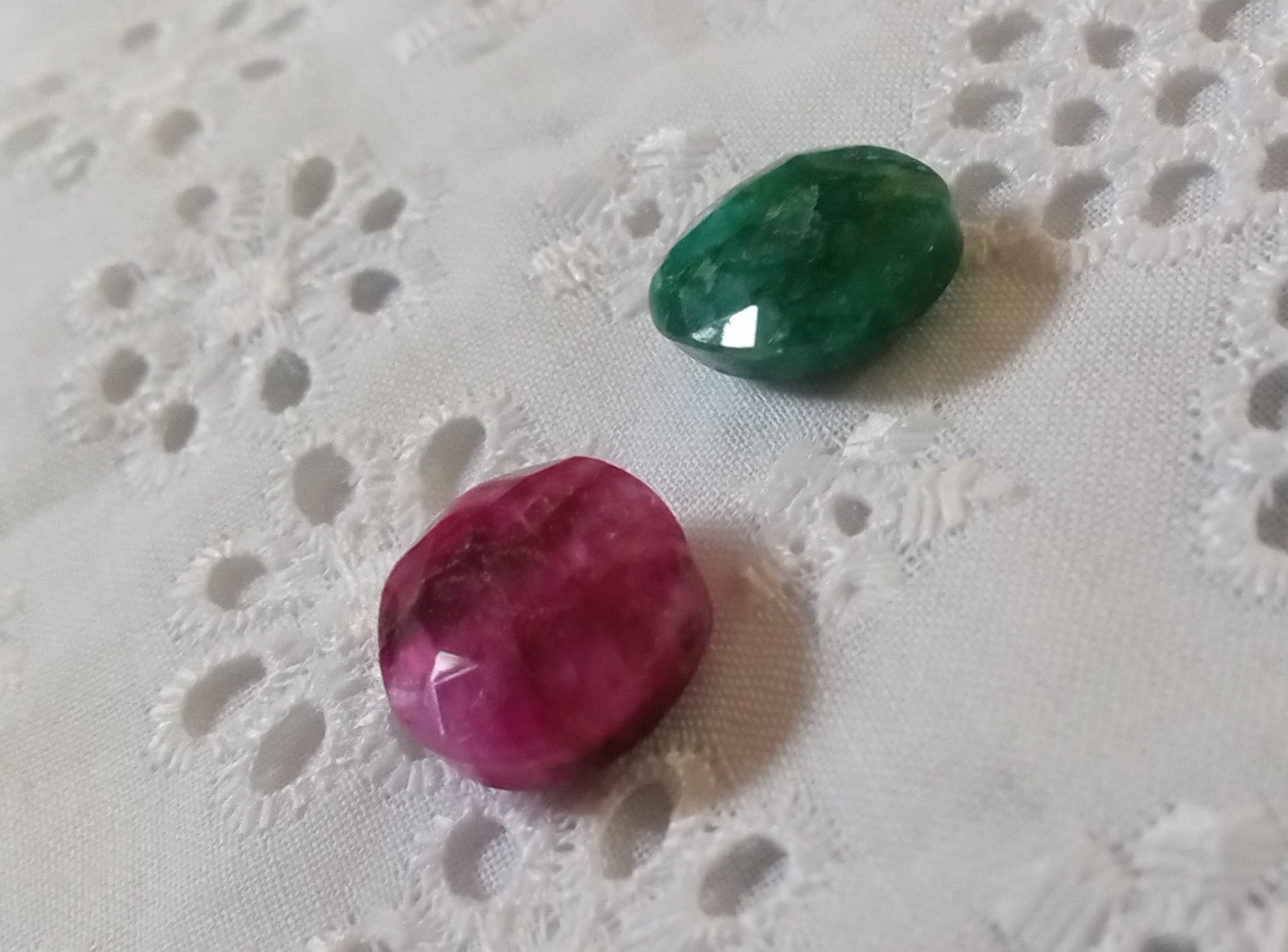 13ct 17x13x5.5mm RUBY Unheated/8.5ct 15x12x5.5mm EMERALD OVAL CUT & NATURAL