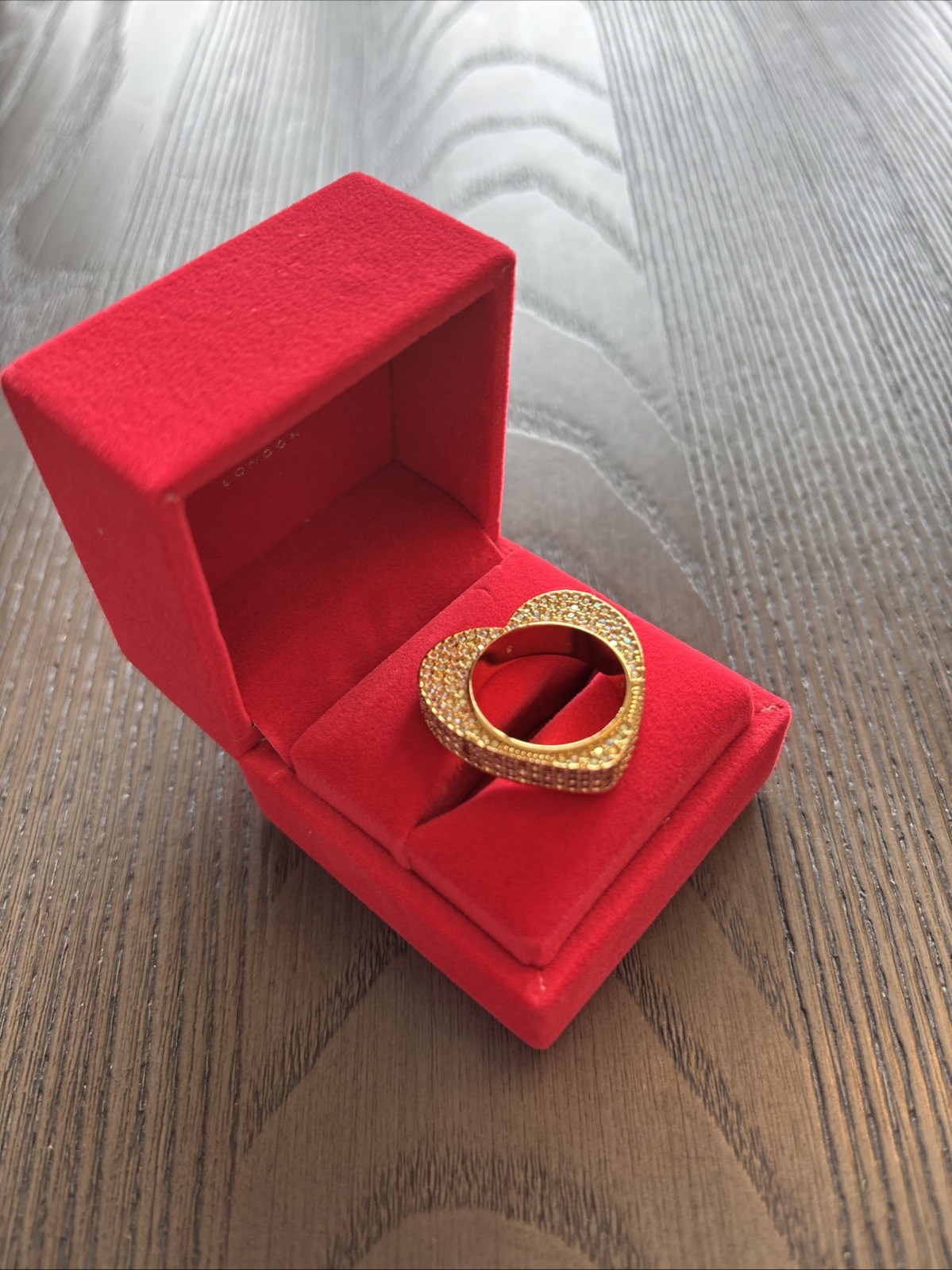 KURT GEIGER LONDON GOLD TONE PAVE HEART BAND RING IN PINK 8 New In Box