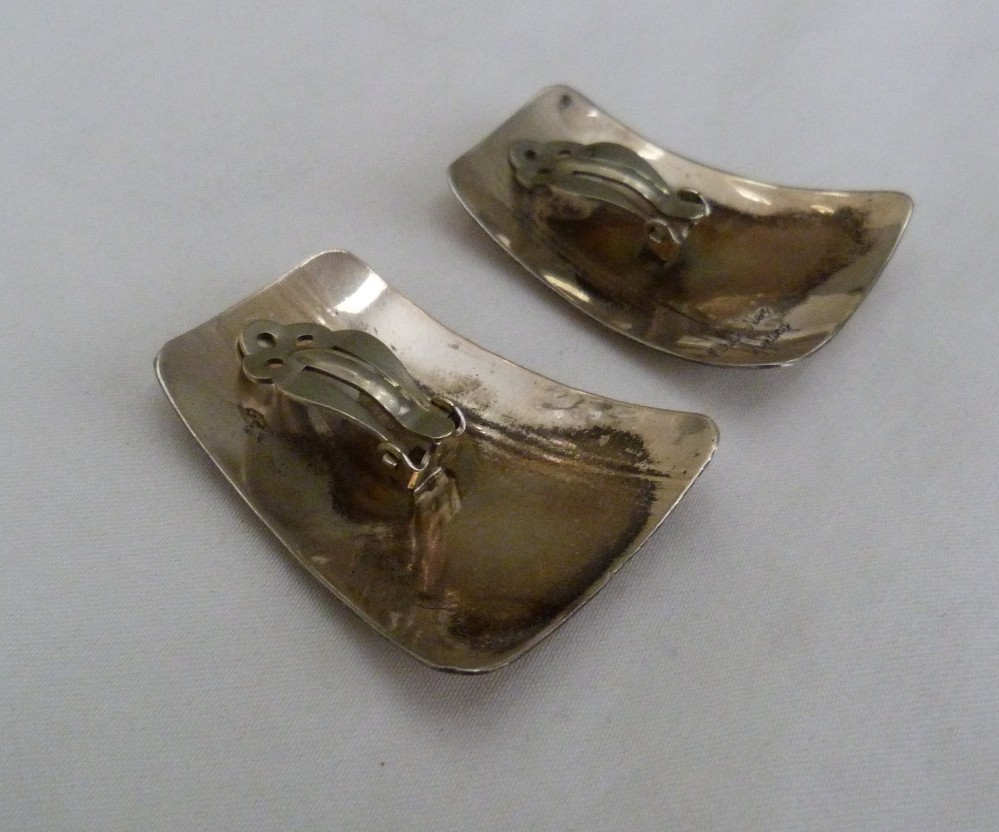 1 5/8″ LONG VINTAGE MARIAN NEZ NAVAJO NATIVE AMERICAN STERLING SILVER EARRINGS