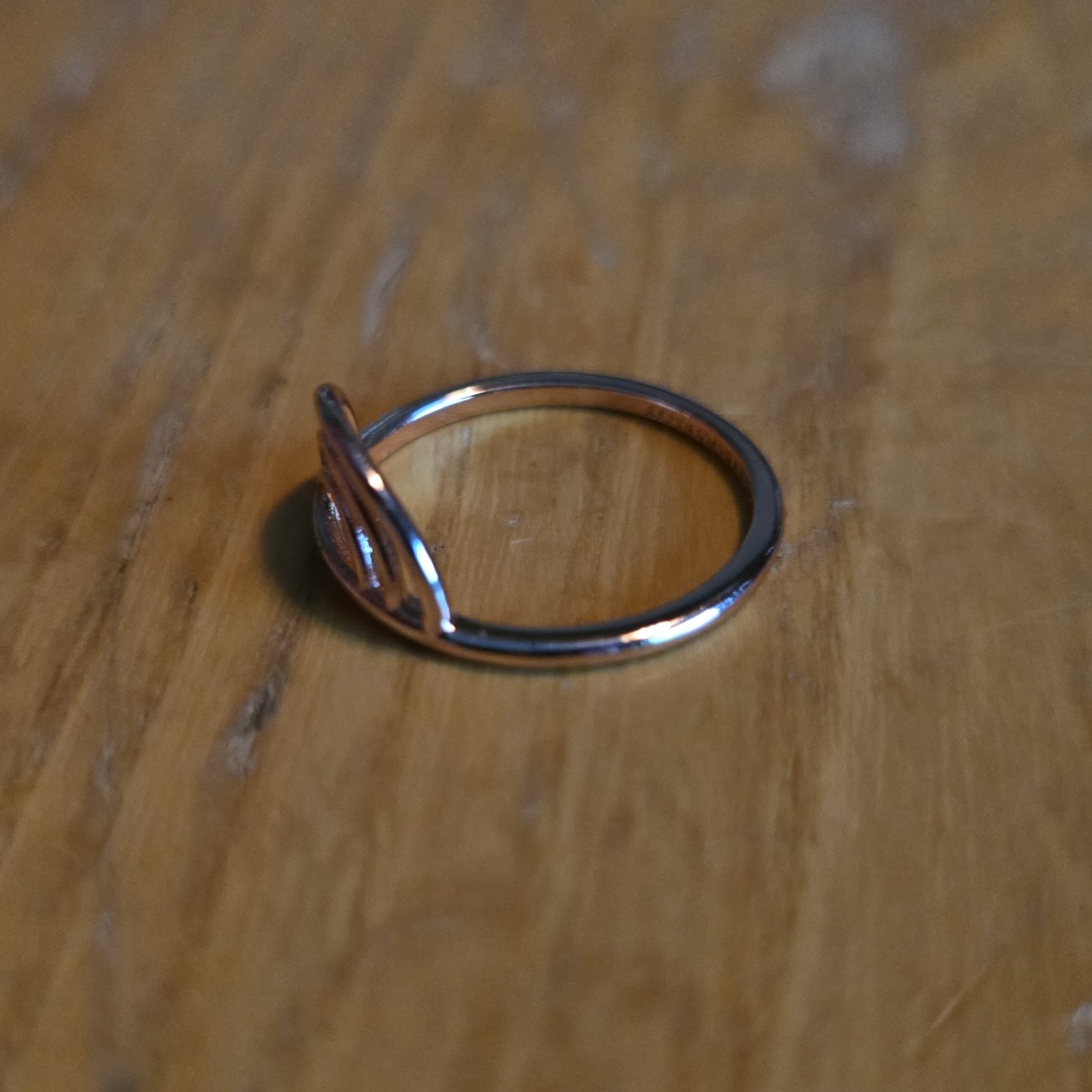 Silver Tone Wave Openwork Metal Band Ring Size 5 Signed No Stone 0 Gems