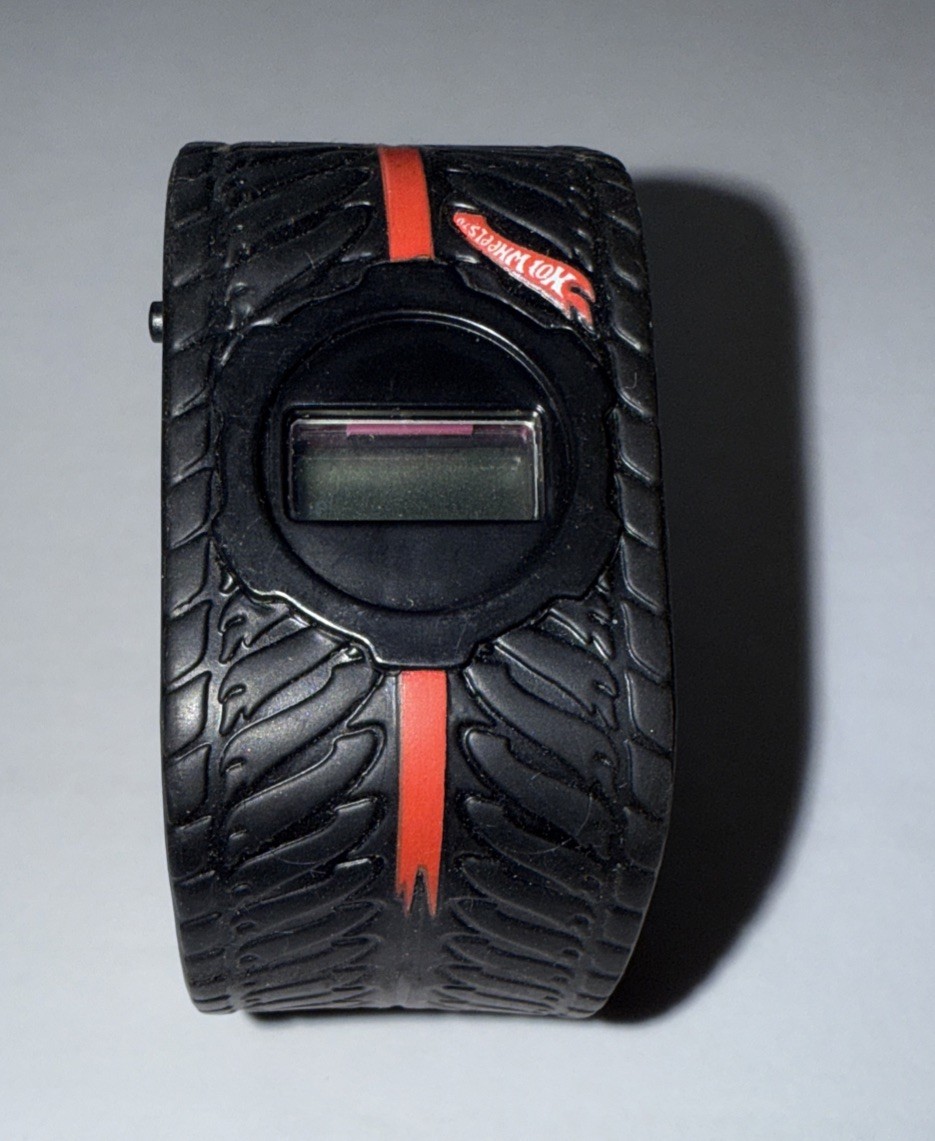 HOT WHEELS KIDS’ WRISTWATCH, WATCH – BLACK RUBBER “TIRE TREAD” BAND- M00