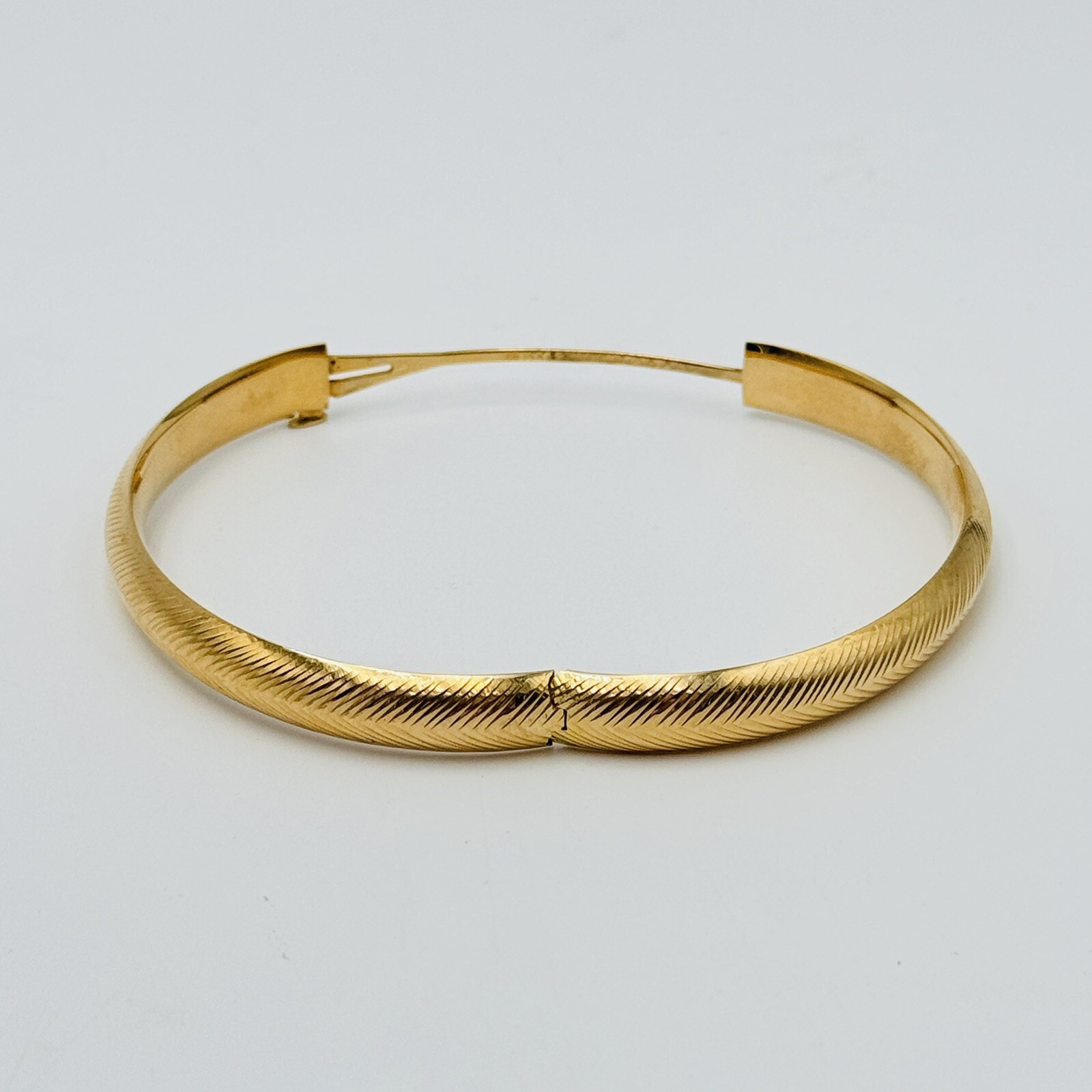 EternaGold 14k Yellow Gold Etched Bangle Bracelet Dominican Republic 7.6g 7.4”