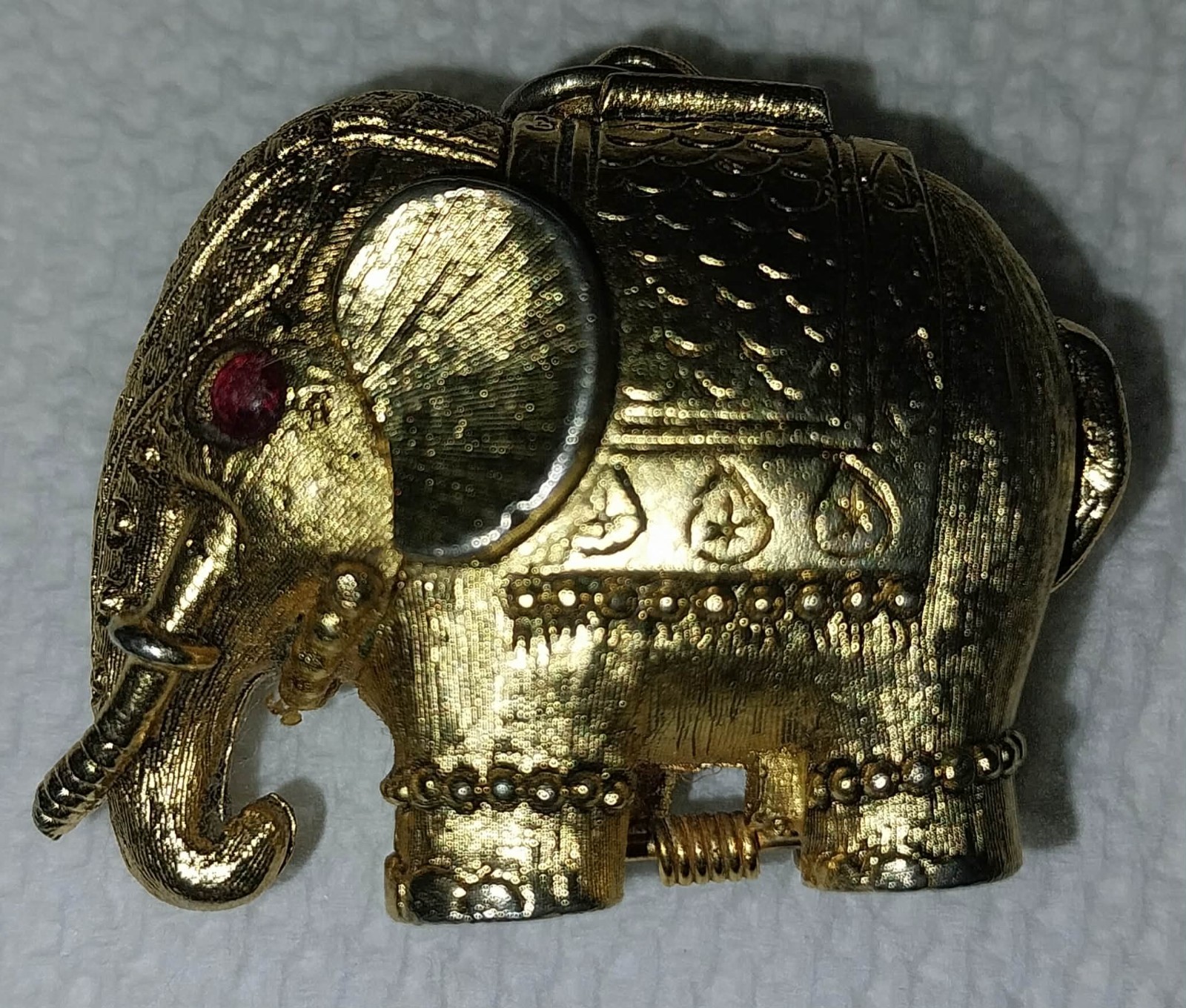 Vintage 1960s Tiny Tusker Elephant Solid Perfume Compact Pendant Necklace Locket