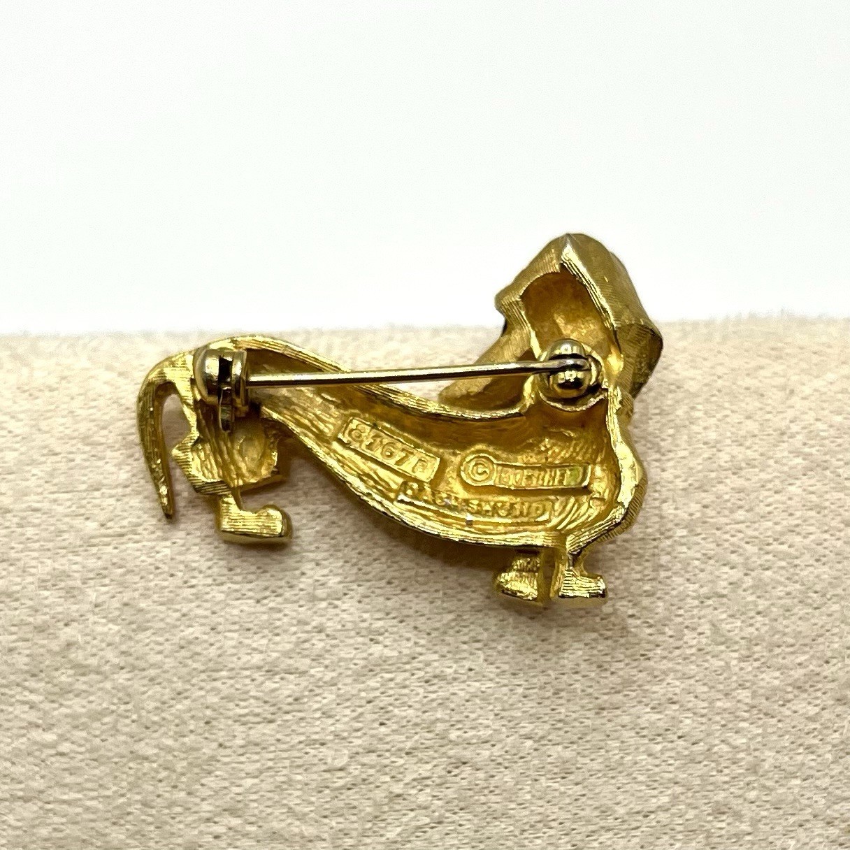 Boucher Daschund Brooch Brushed Goldtone VTG Pin Wiener Dog Signed & Numbered