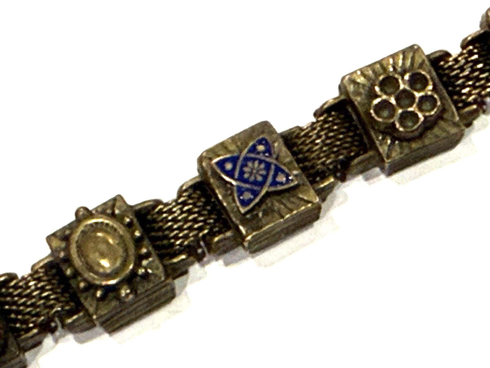 ESTRUSCAN SLIDE CHARM CAMEO FAUX PEARL GREEN MESH GOLD 7″ BRACELET SAFETY CLASP