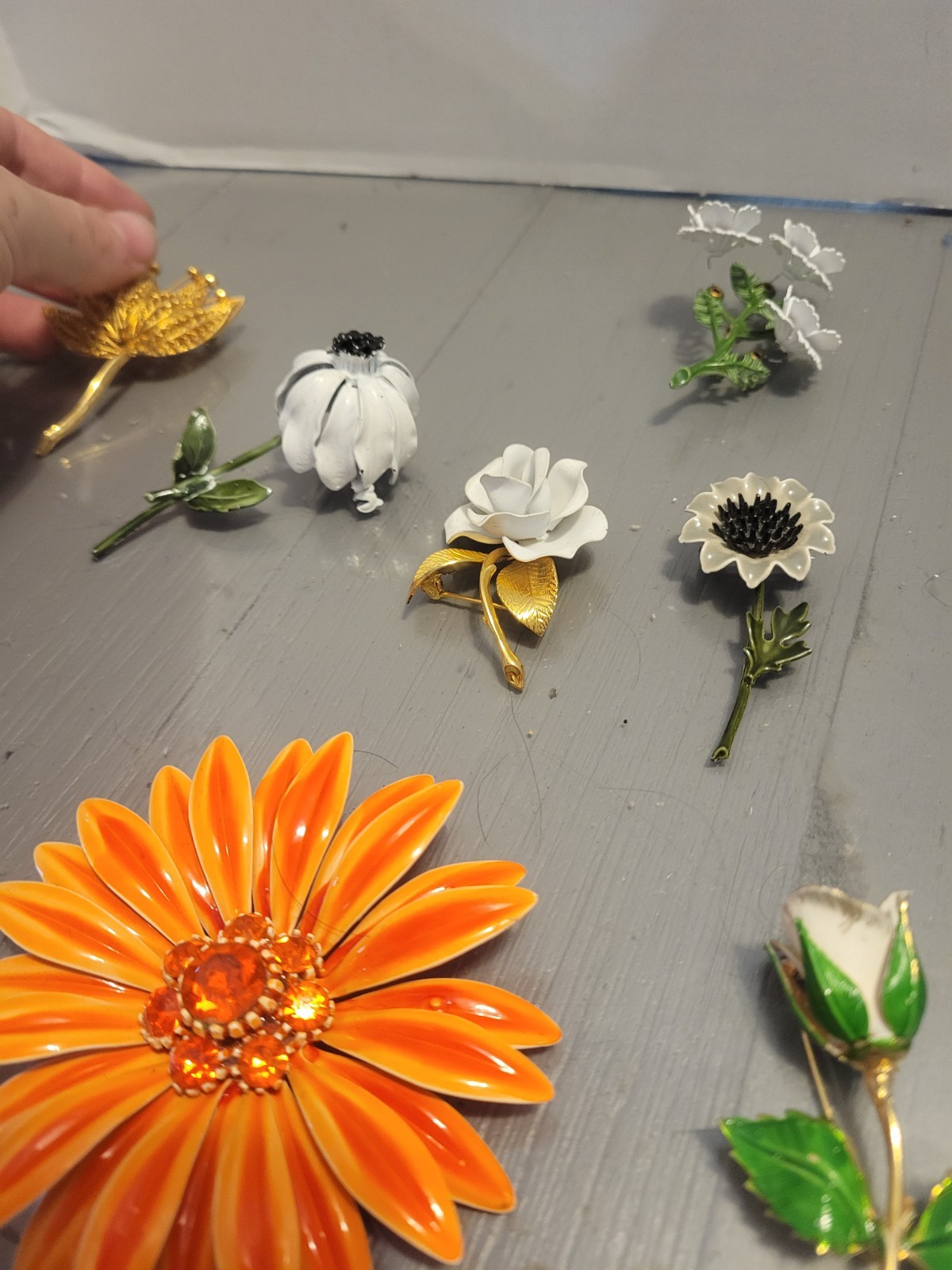 Vintage FLOWER POWER 11 ENAMEL/ METAL BROOCHES PINS And 7 Clip On Earring Pairs