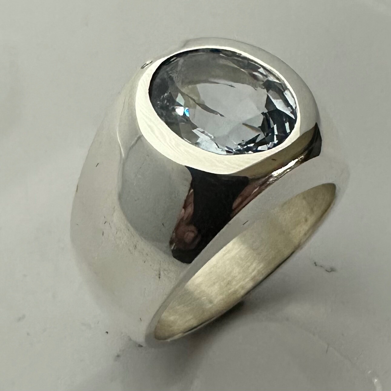 MJG STERLING SILVER RING. HEAVY. 12 x 10mm OVAL LAB AQUAMARINE. SIZE 9.5