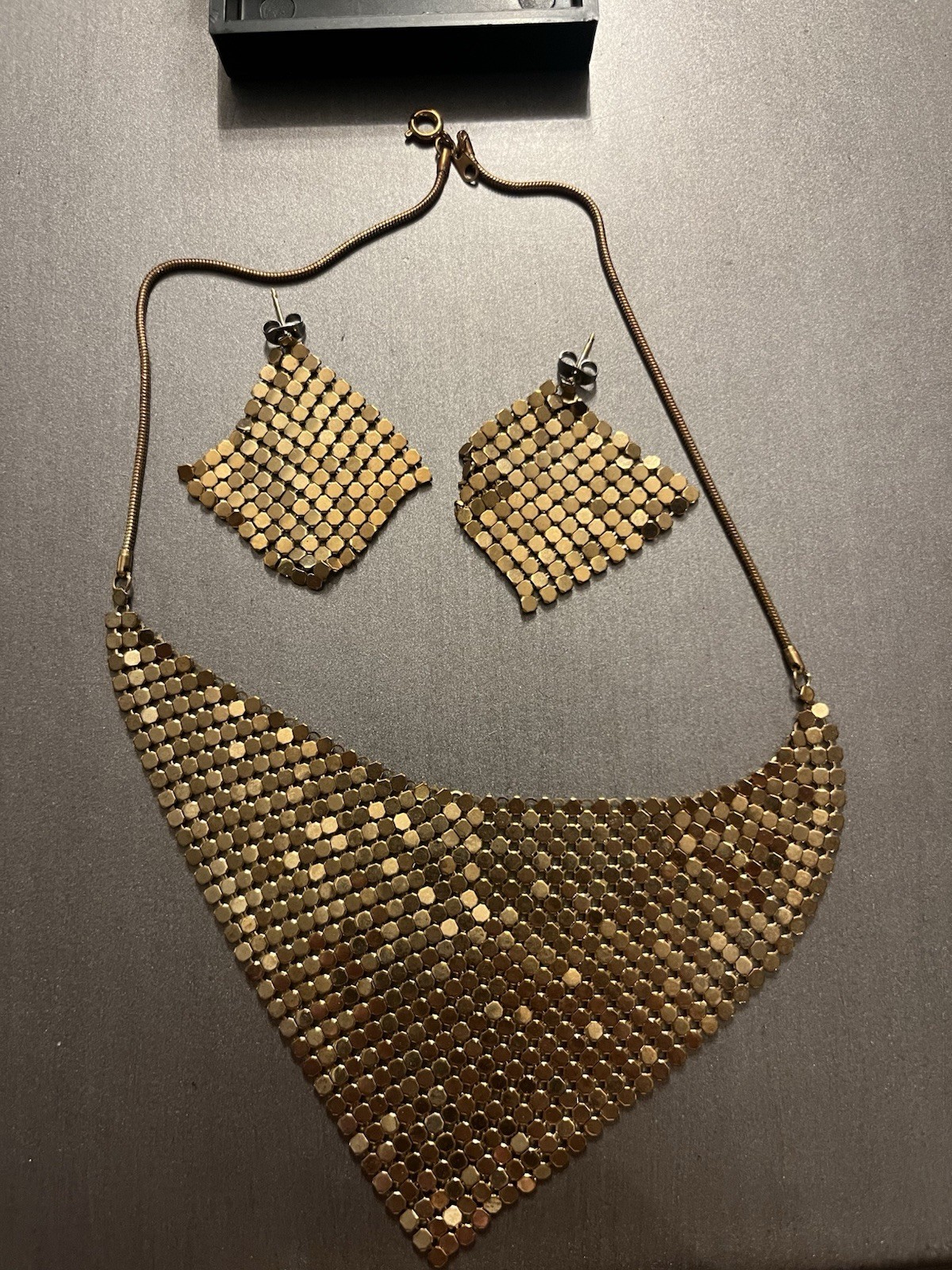 VNTG 70s/ 80s Gold Tone Costume Jewelry Earring And Necklace Set