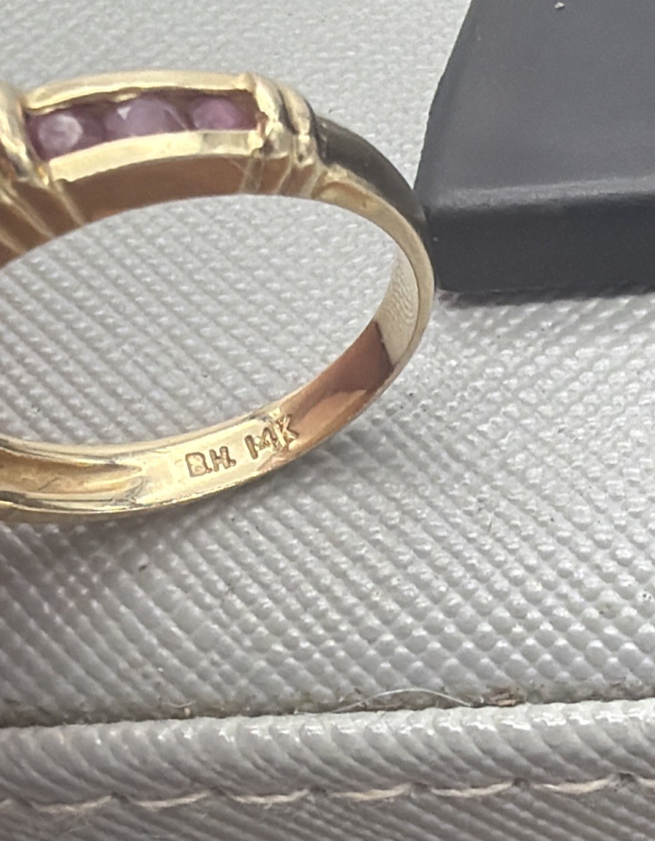Effy BH Vintage Channel Set Ruby & 14k Yellow Gold Ring Size 7