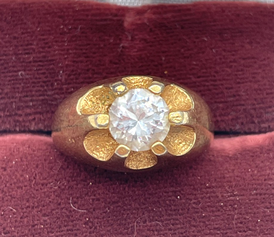 VTG Victorian Style Solitaire Chunky Gold tone Men’s Ring Size 8 statement