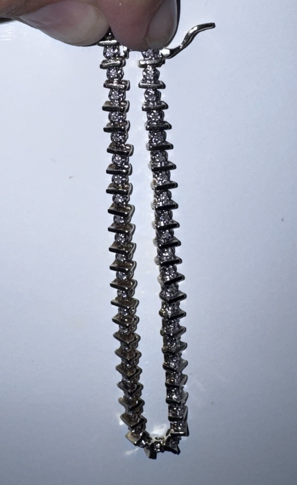 14 karat Yellow Gold Tennis Bracelet Clear Round Diamonds Prong Set Box Clasp
