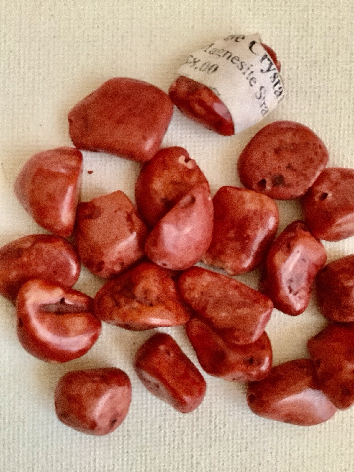 Dyed magnesite, 20 pieces red, 6 pieces pink, approx 20mm, loose stones