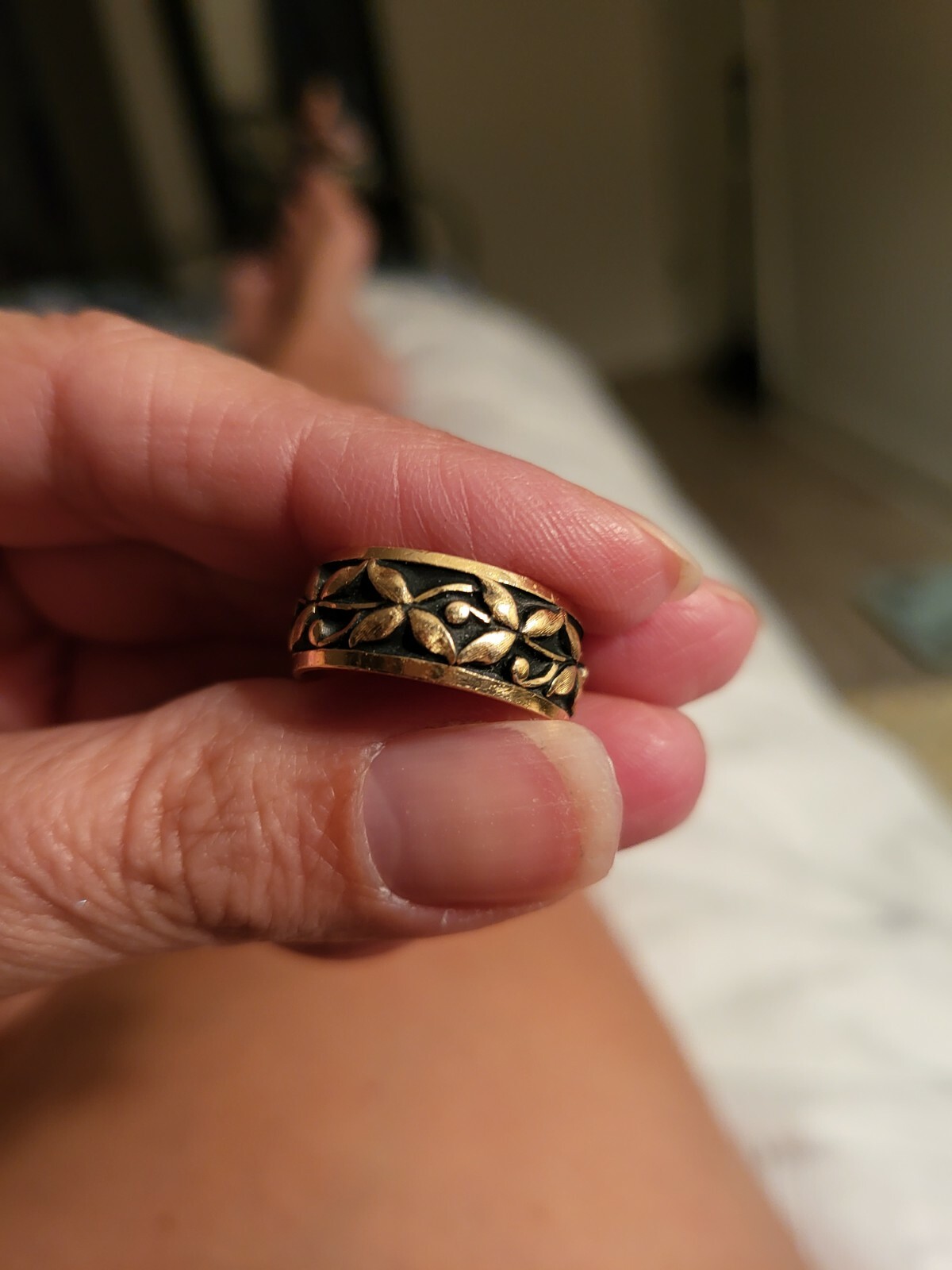 ARTCARVED 14K Solid Gold Wedding Band Sz 8.25 . A RARE find!!! 8 grams