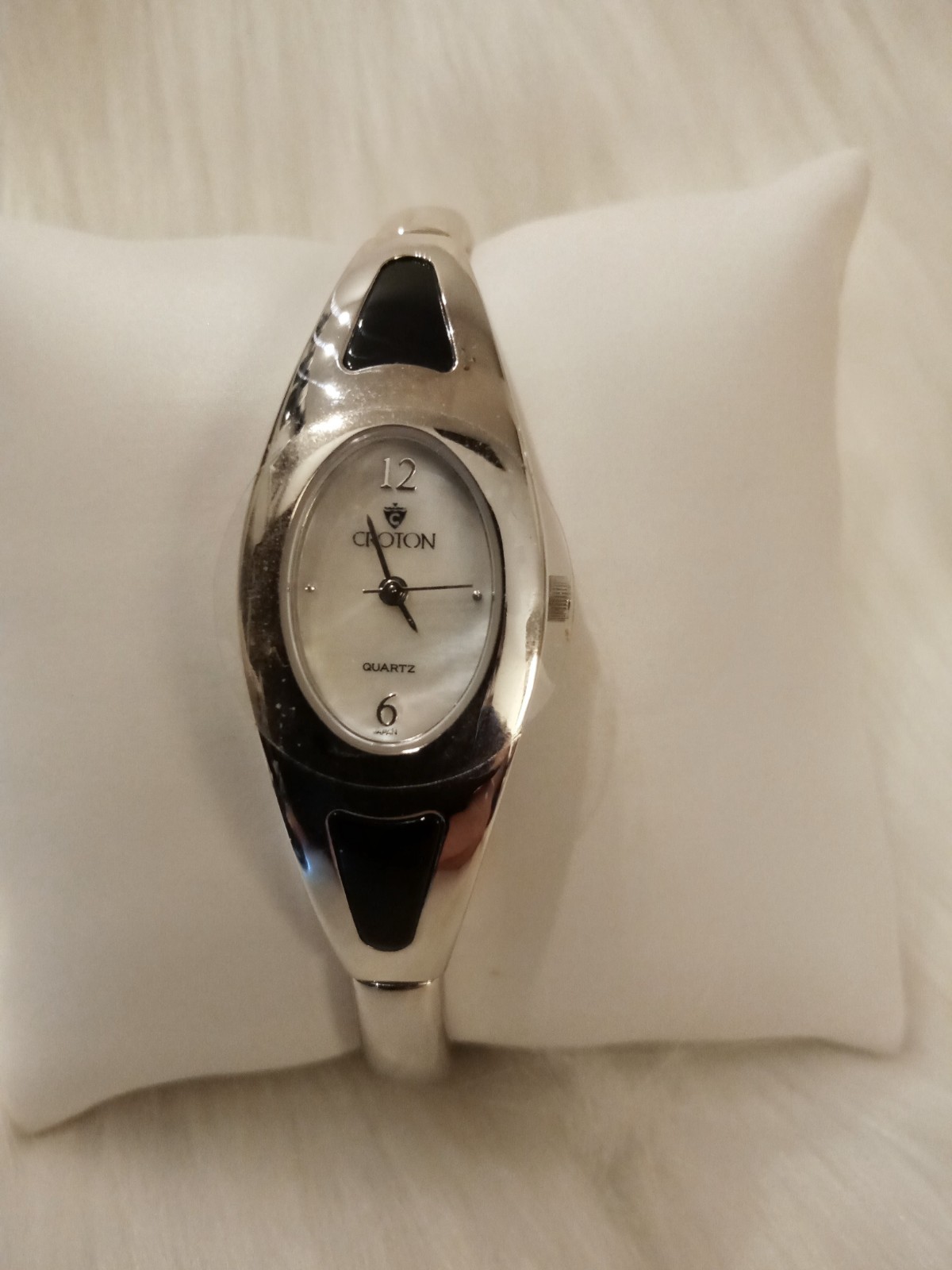 Croton Women’s Quartz Bangle Watch Mother of Pearl Dial New Battery NOS Box