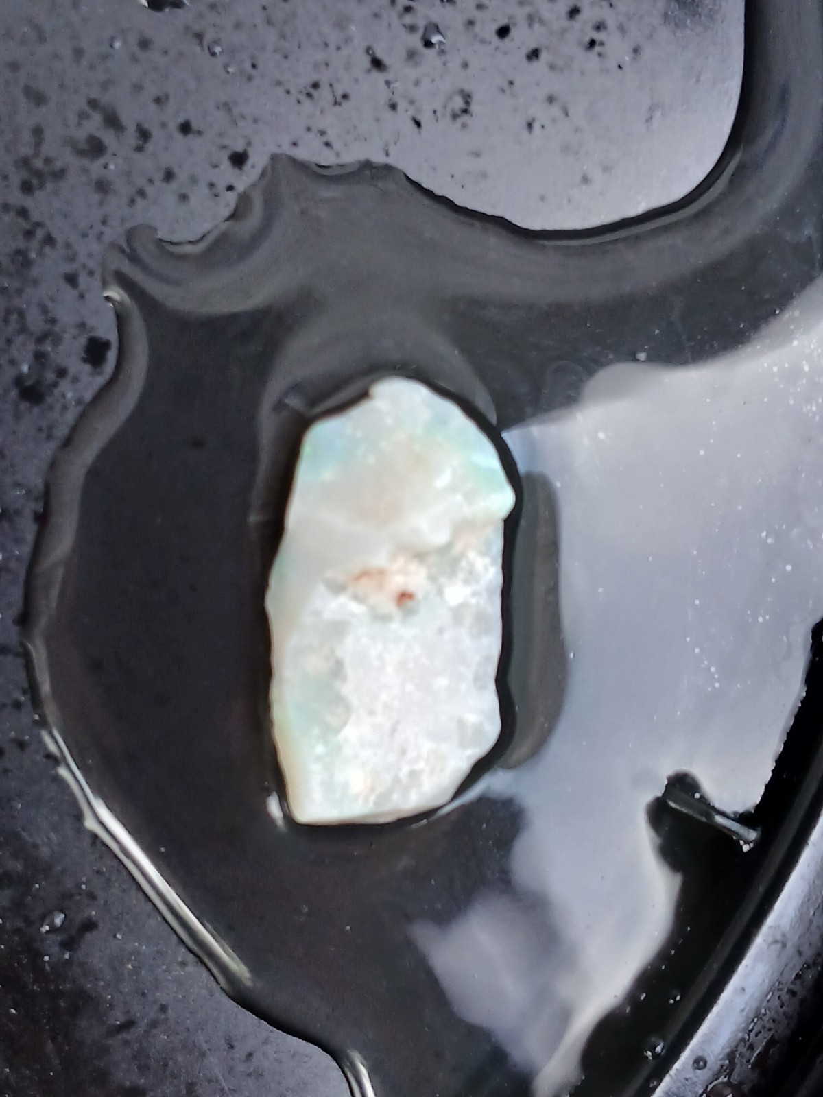 Australia Opal Mintabie Chips R802 5 Carat Faint Pink, Green Low Grade