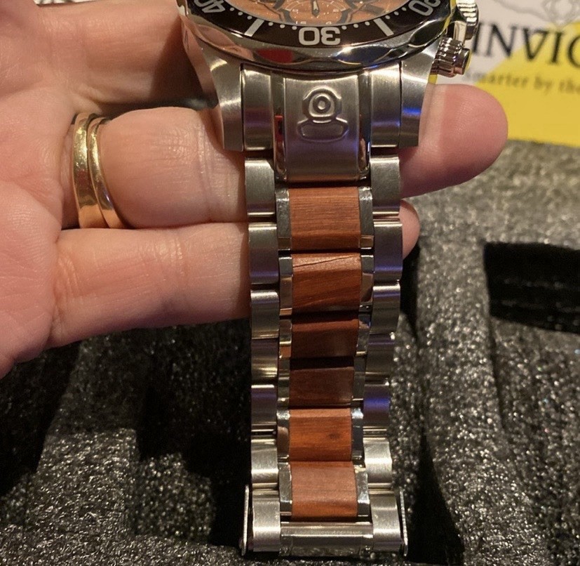 Invicta Pro Diver men’s quartz watch with a wood grain dial model 0164.