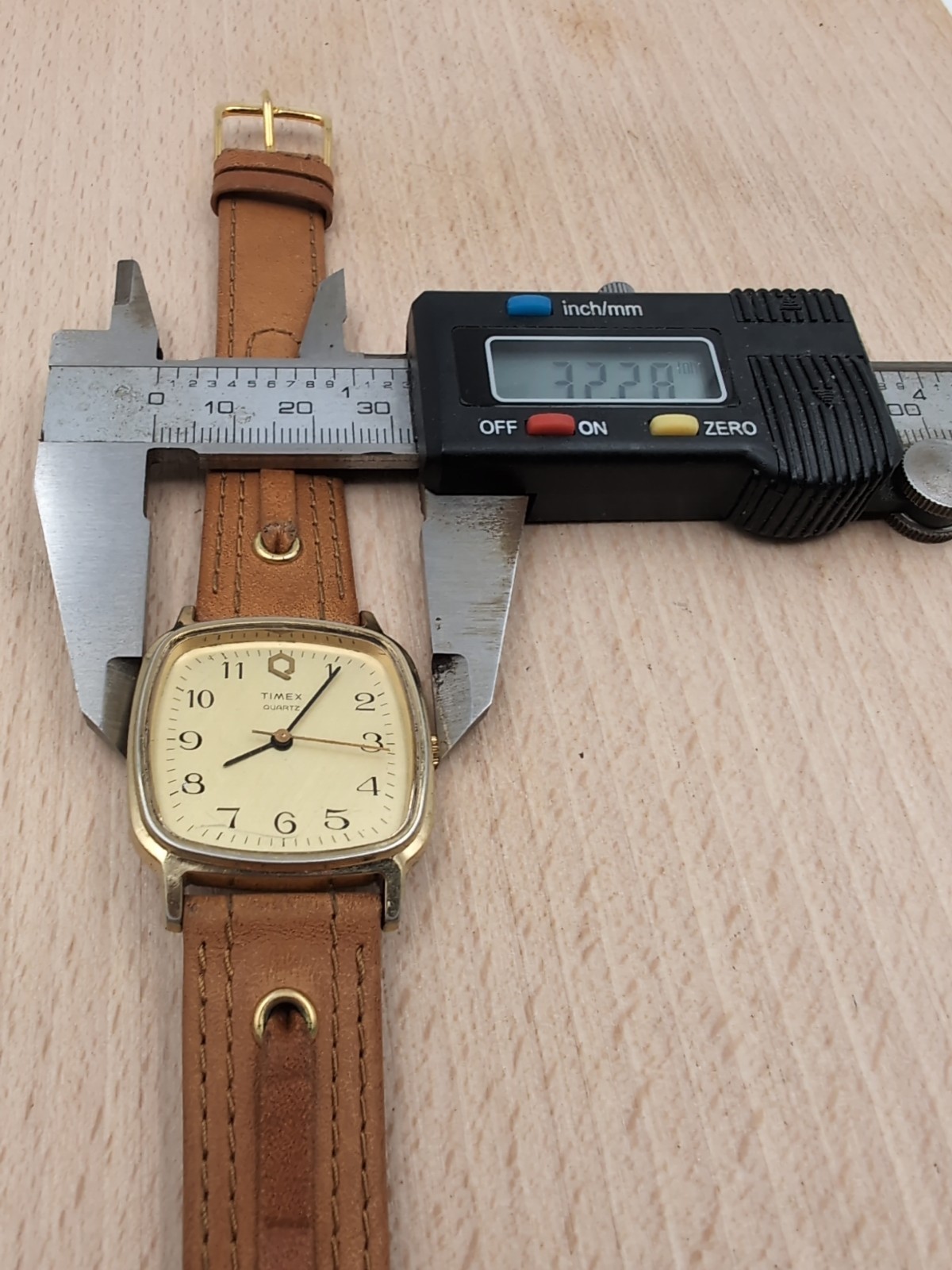Vintage Timex Q Quartz Wrist Watch M Cell Made In Philippines NOS Leather Strap