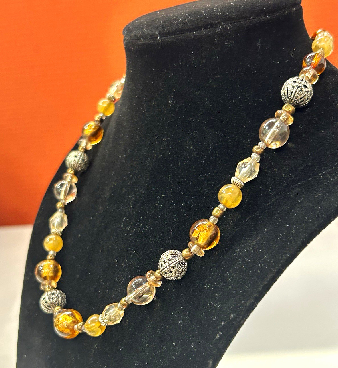 Beautiful vintage art glass necklace