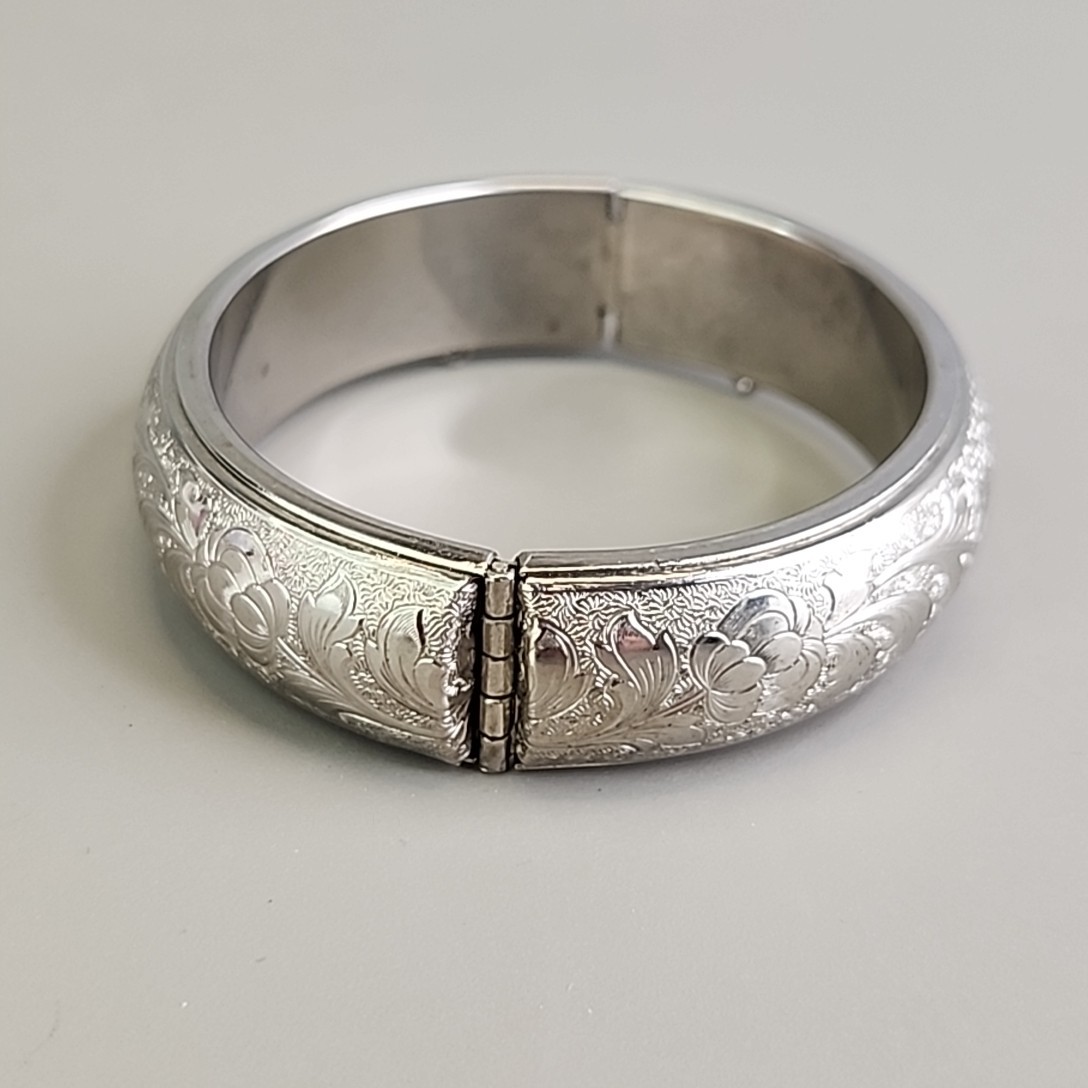 Vintage Etched Bangle Bracelet 14mm Hinged Puffy Silver Tone Push Lock 6.5″