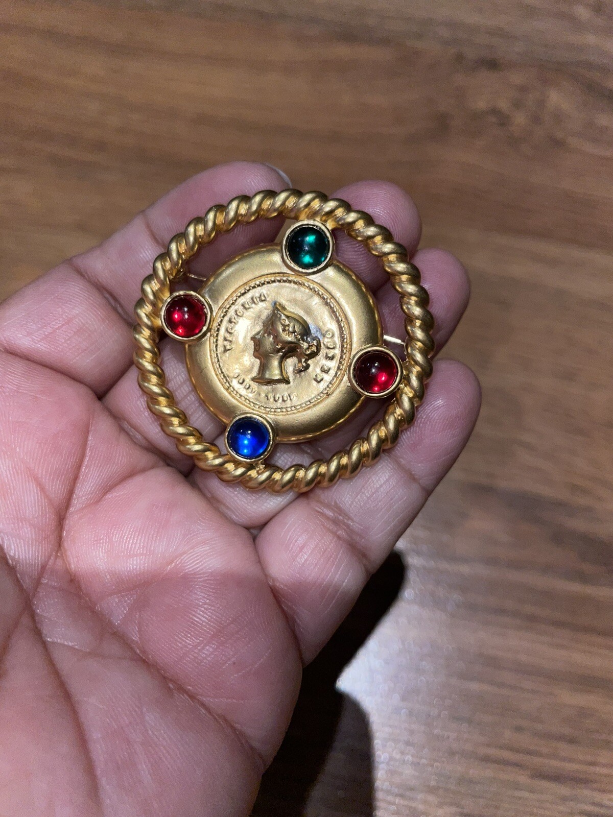QUEEN VICTORIA CABOCHON JEWELED FAUX COIN DESIGNER STYLE PIN VINTAGE