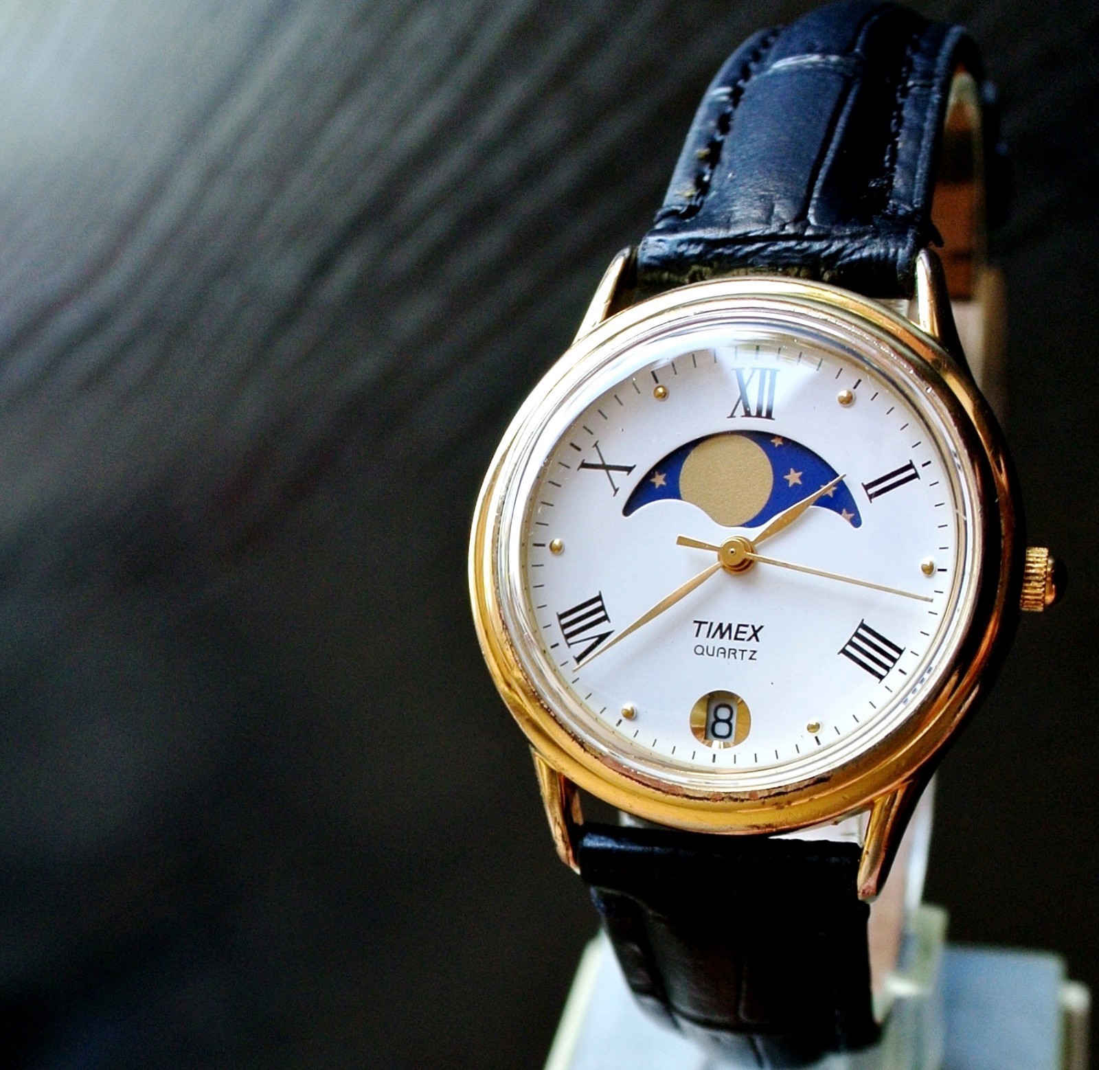 VINTAGE TIMEX DATE ELEGANT MOON PHASE DIAL QUARTZ MEN’S GOLD BLACK LEATHER WATCH