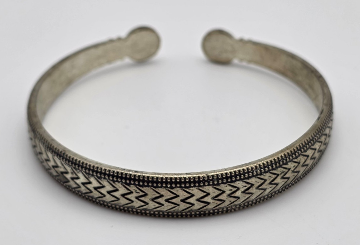 Sterling Silver Chevron Engraved Open Cuff Bracelet 7″ 8.8mm Vintage