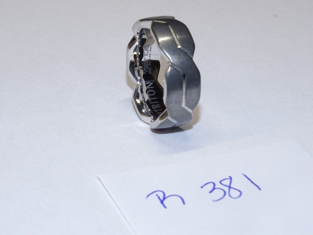 Triton Tungsten Carbide Wedding Ring 8mm Size 18 Silver w/ ‘S’ Design #R381