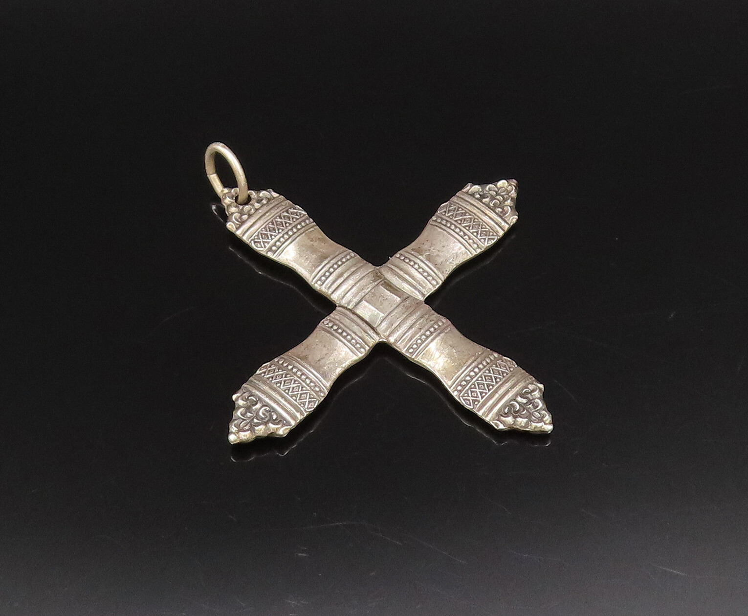 TOWLE 925 Silver Vintage Dotted & Diamond Shape Pattern Cross Pendant PT21774