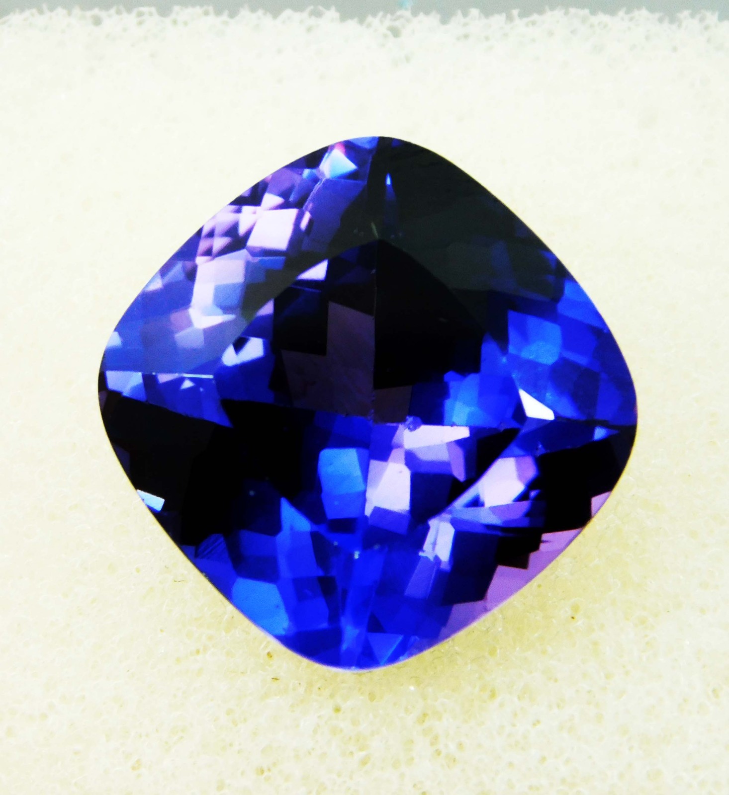 Natural Purple Blue Tanzanite 12.55 Ct AAA Cushion Cut Certified Faceted Gems