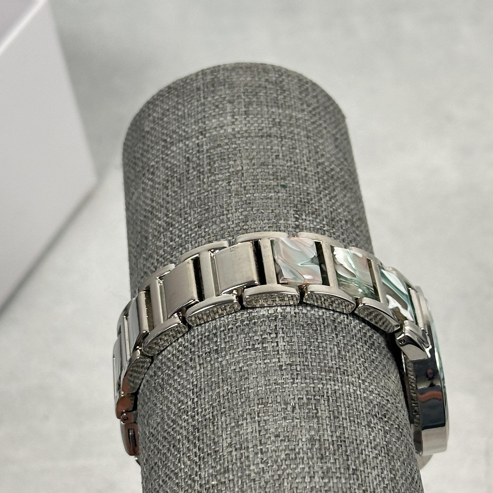 Geneva Watch Womens 34mm Silver Dial Green Bezel Marbled Bracelet Dress Formal