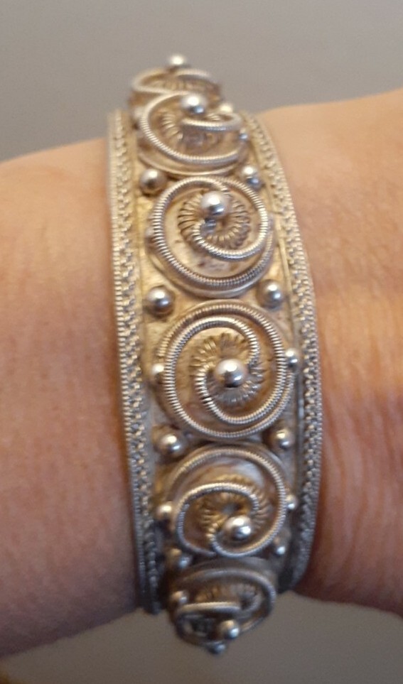SIN AH STORE Bangkok Sterling Silver Ornate Cuff Bracelet Size Small