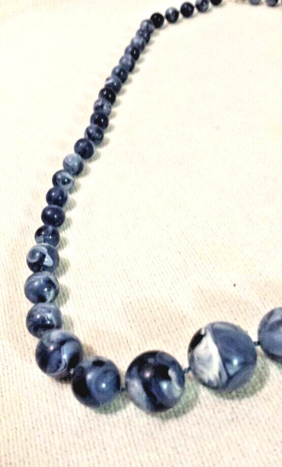Blue White Swirl Round Plastic Beaded Necklace String 23″ Length Spring Lock