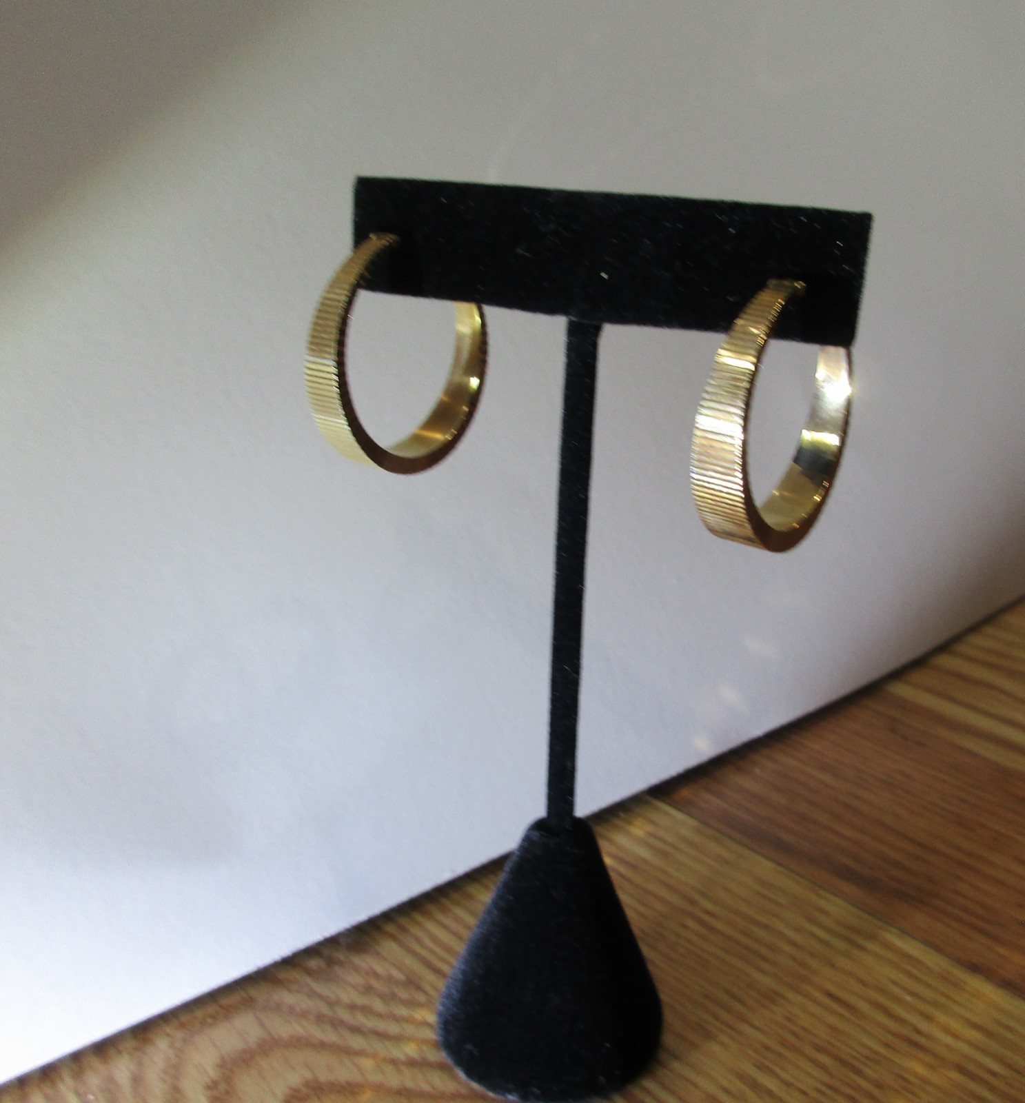 Textured Yellow Gold Tapered Hoop Earrings Stamped 14K 585 NOS