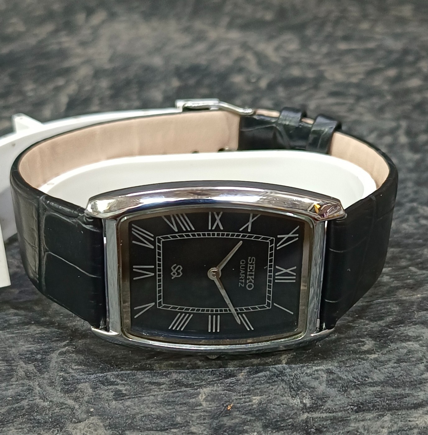 Seiko Quartz Tank Style Slim Watch Two Hands Classic Roman Dial Dress Wristwatch