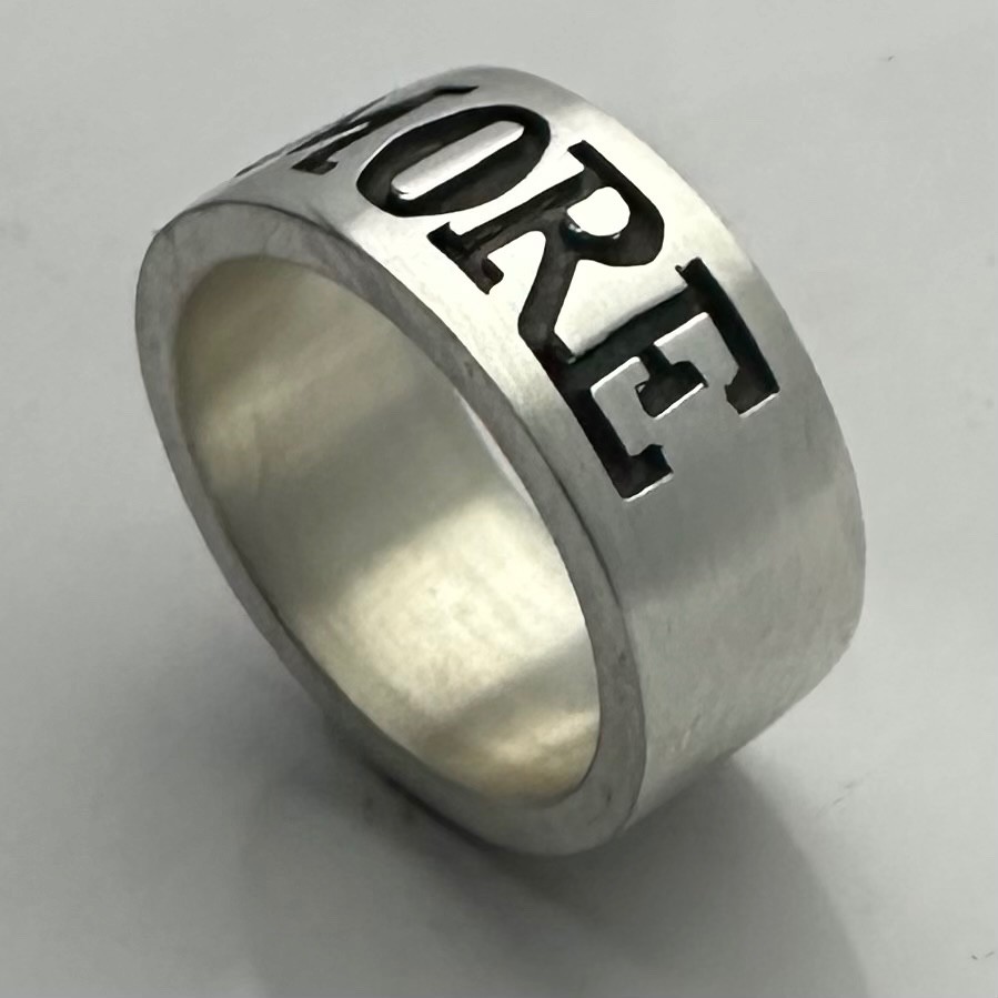 MJG STERLING SILVER UNISEX AMORE WEDDING BAND. SIZE 9. FREE SIZING. 16.5 GRAMS
