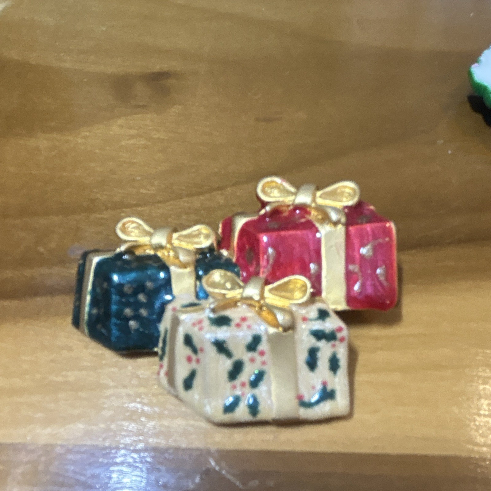 Vintage Christmas Holiday Brooch & Pin Mixed Lot 6 pc Metal Enamel Multicolor