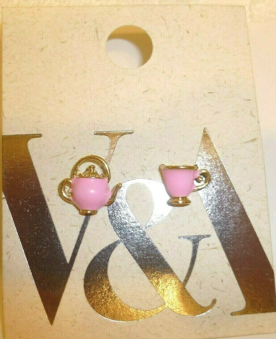 VICTORIA & ALBERT MUSEUM STUDS EARRINGS