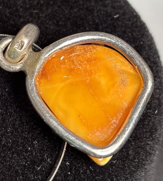 Vintage 925 Sterling Butterscotch Egg Yolk Amber Pendant 17” Silver Necklace 9g