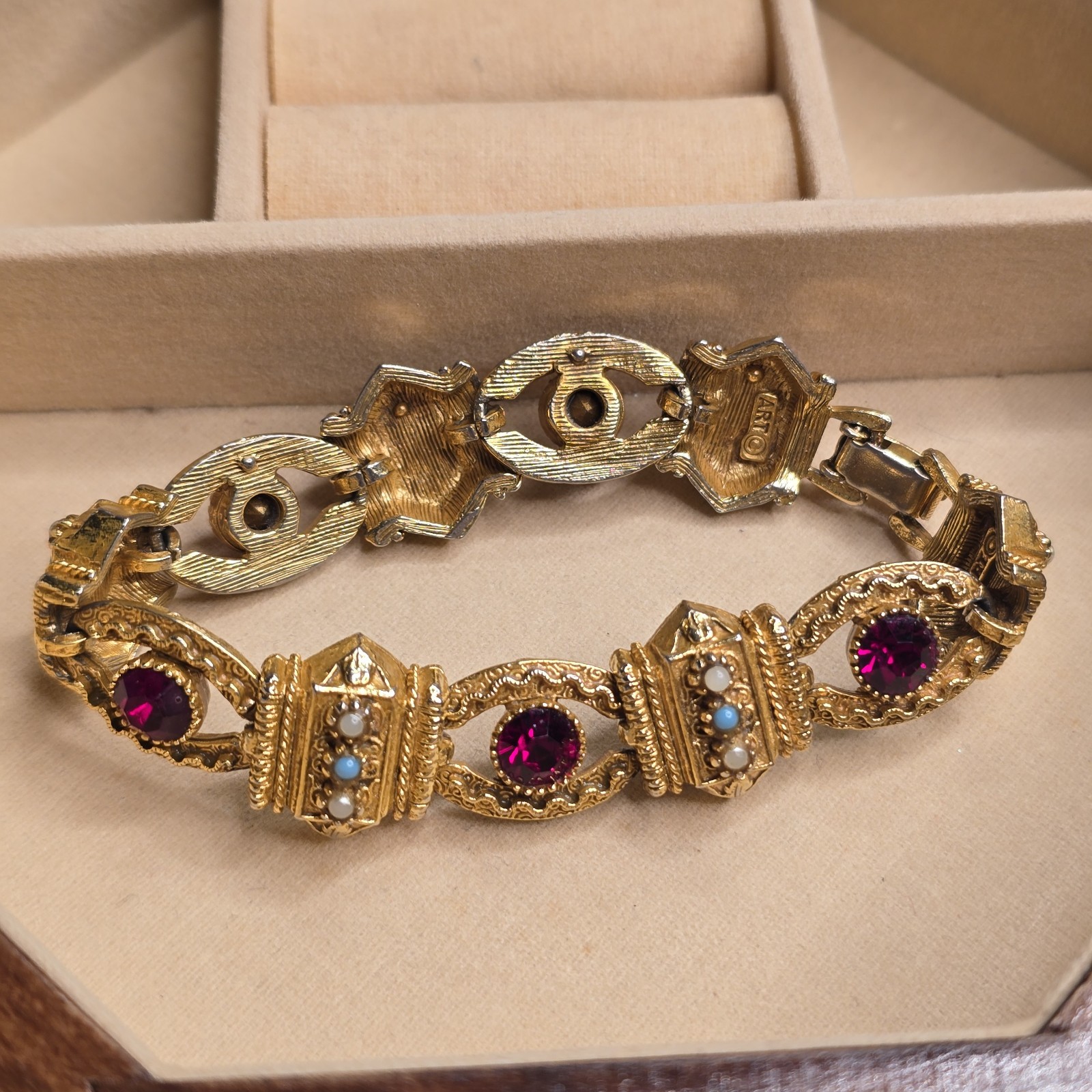 Vintage Arthur Pepper ART Gold Tone Bracelet Fuchsia Rhinestone Faux Pearl