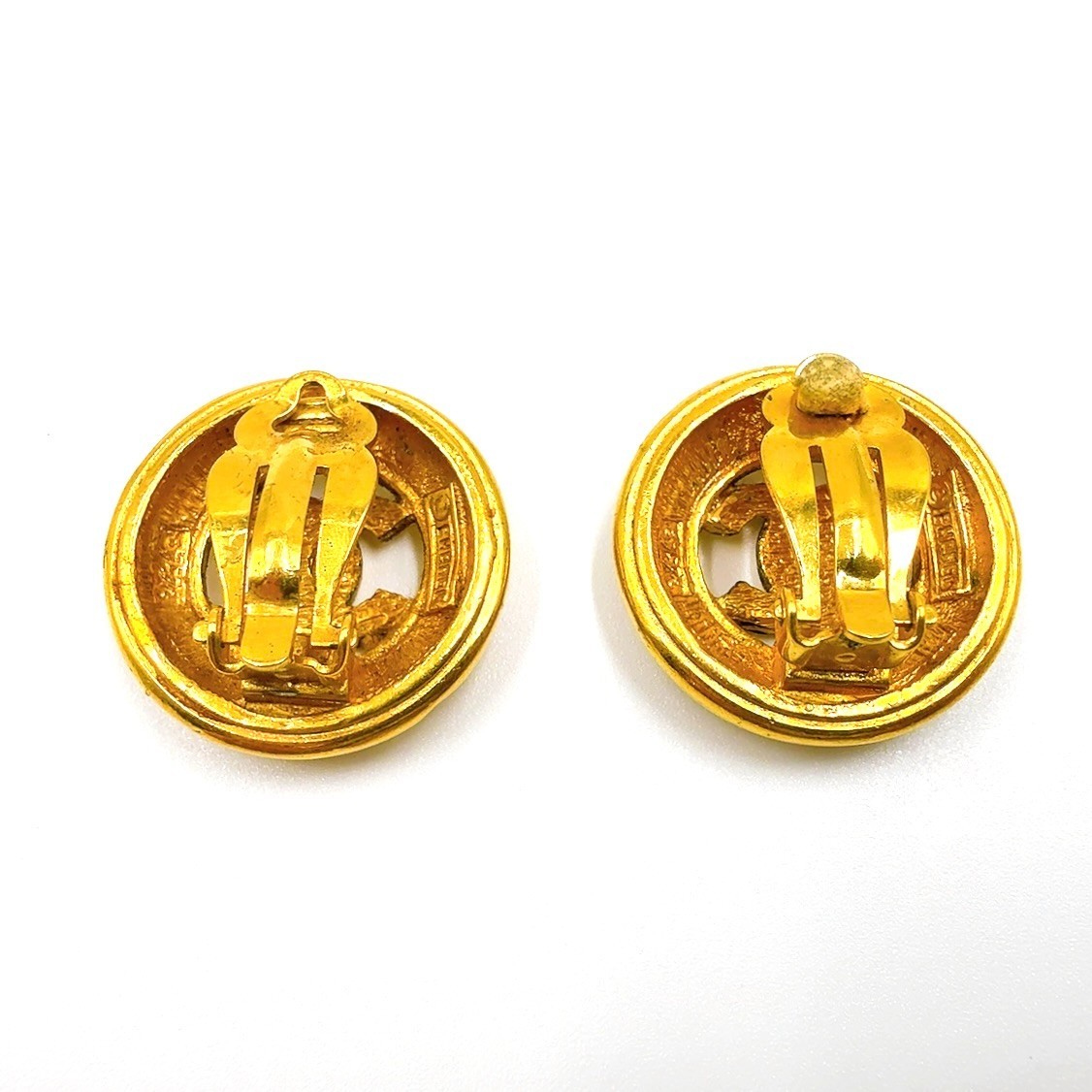 CHANEL CC Logo Coco Mark Vintage Earrings Gold-tone Matelasse Clip-On Auth JAPAN