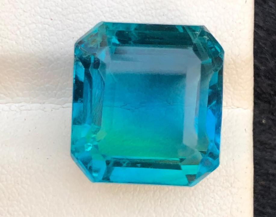 21.80 ct Dim15*13.9*10.8mm top quality natural bi color fluorite loose gemstone