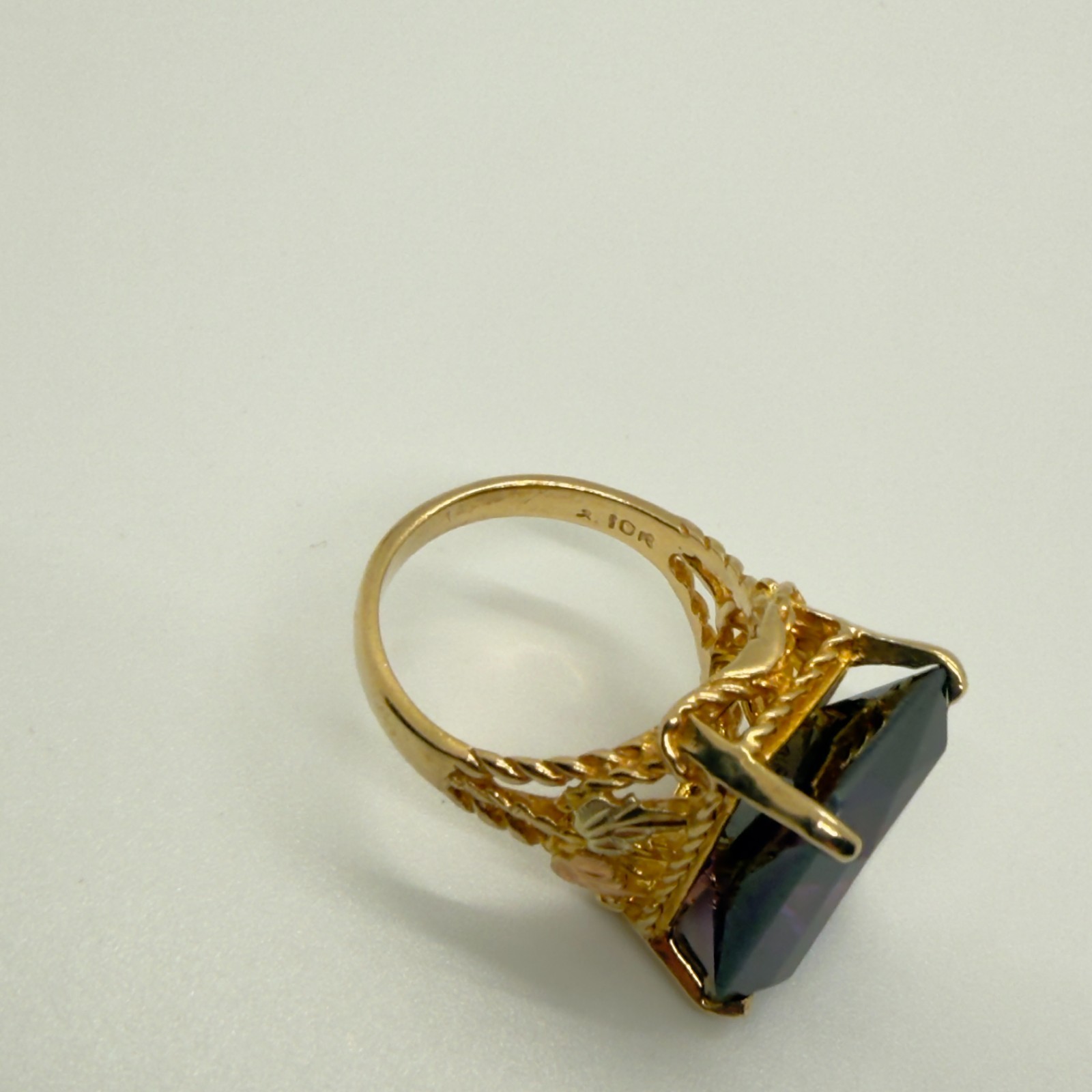 Vintage Landstrom’s Black Hills Gold 10K & 12K Synthetic Alexandrite Ring Sz 6