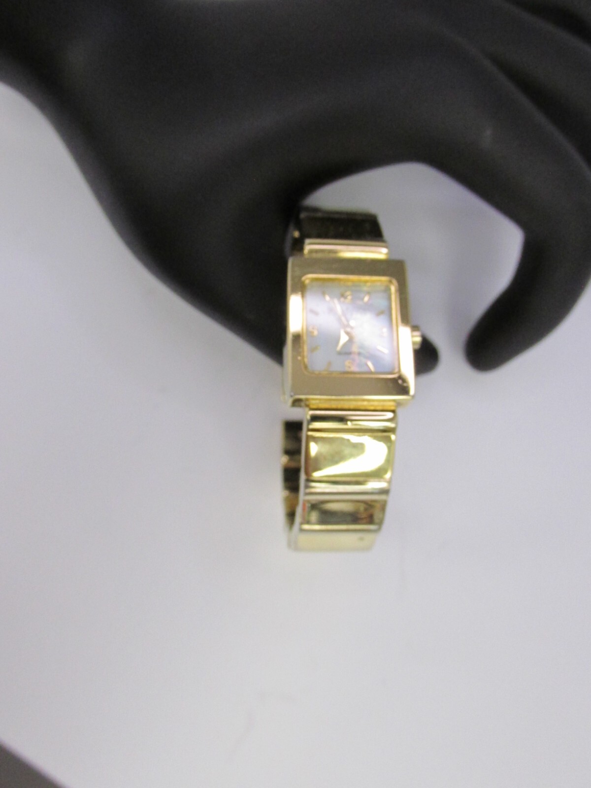 Joan Rivers Watch Gold Tone Cuff Hinged V377(20805-Time)