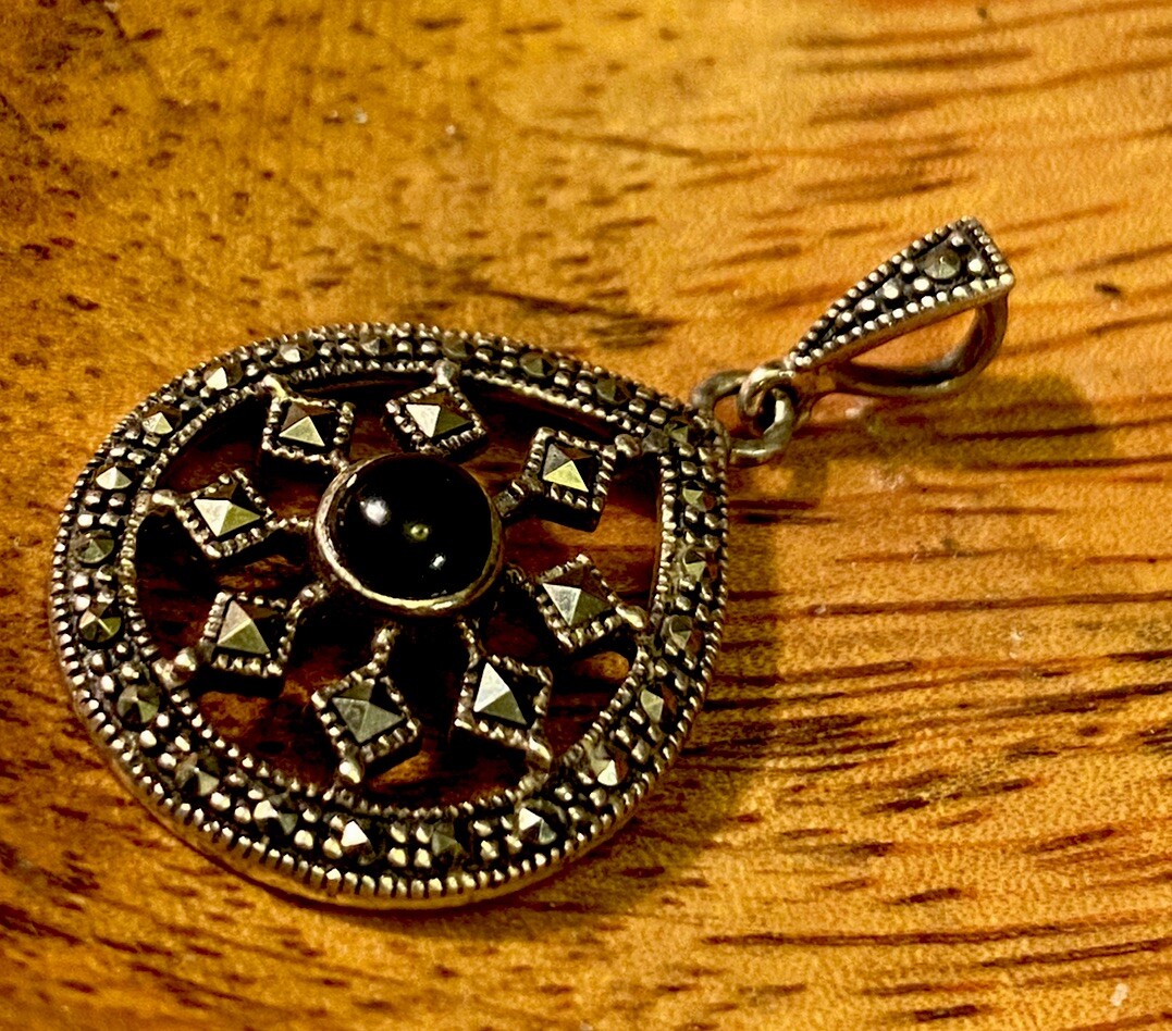 VTG .925 Marcasite Pendant 1.3” L Jet/Onyx Black Stone Thailand Sun Starburst